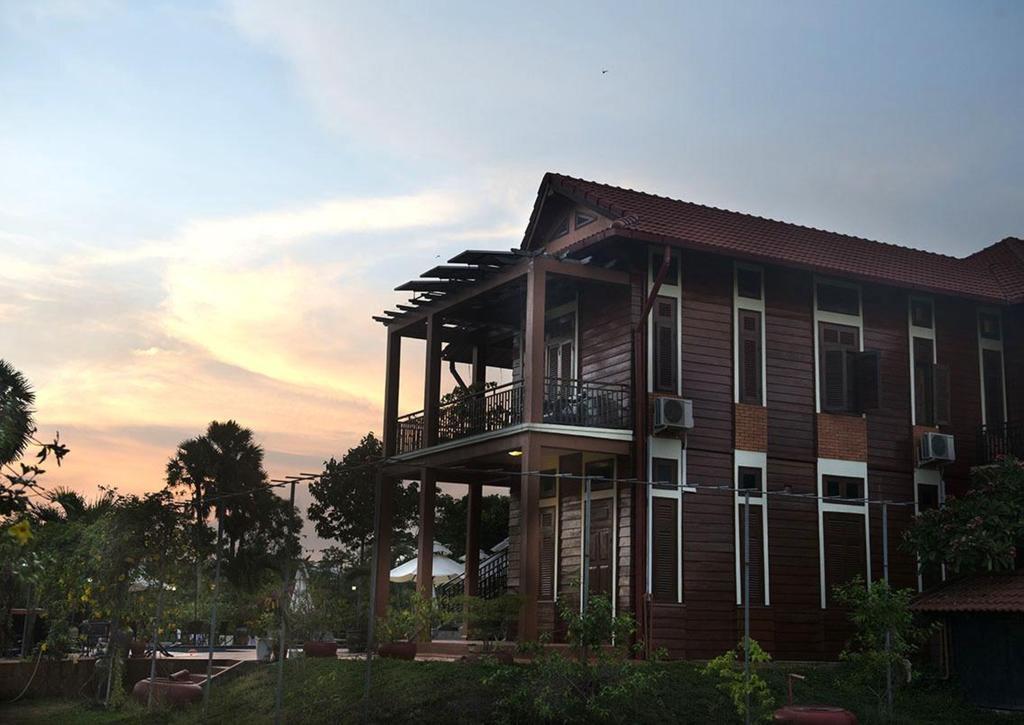 Villa Vedici Kampot Bagian luar foto