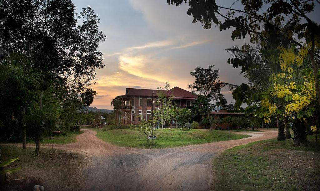 Villa Vedici Kampot Bagian luar foto